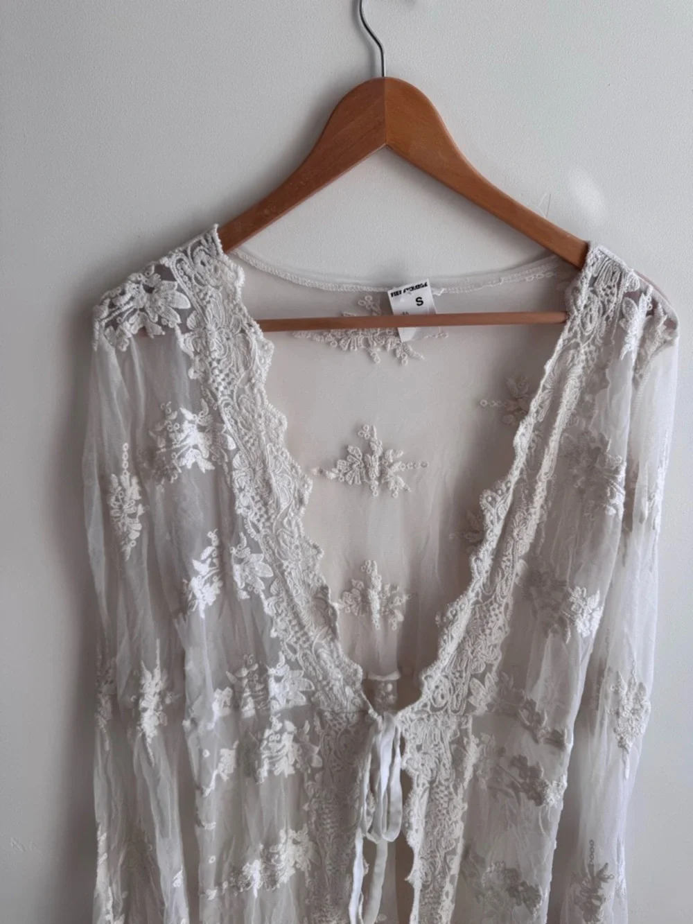 Vintage Lace Robe - Picture 2 of 2